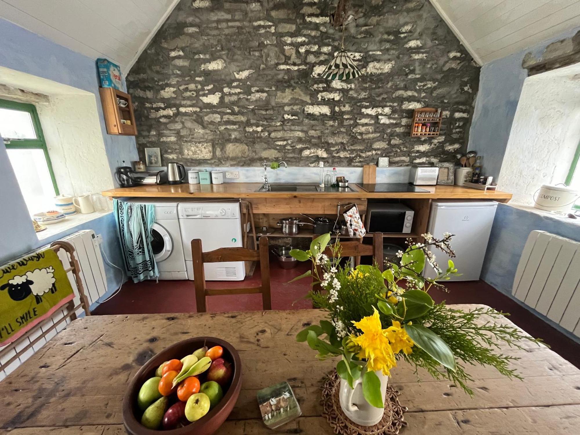 -Going Back In Time- 200 Year Old Farmhouse Creegh Exterior photo